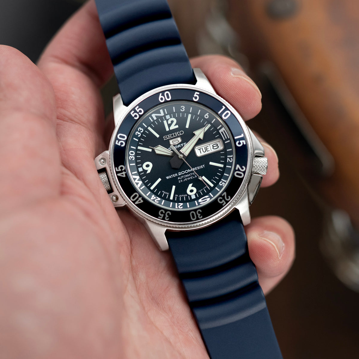 Q.R. Firewave Resilient Curved End FKM rubber Watch Strap, Navy Blue 22mm