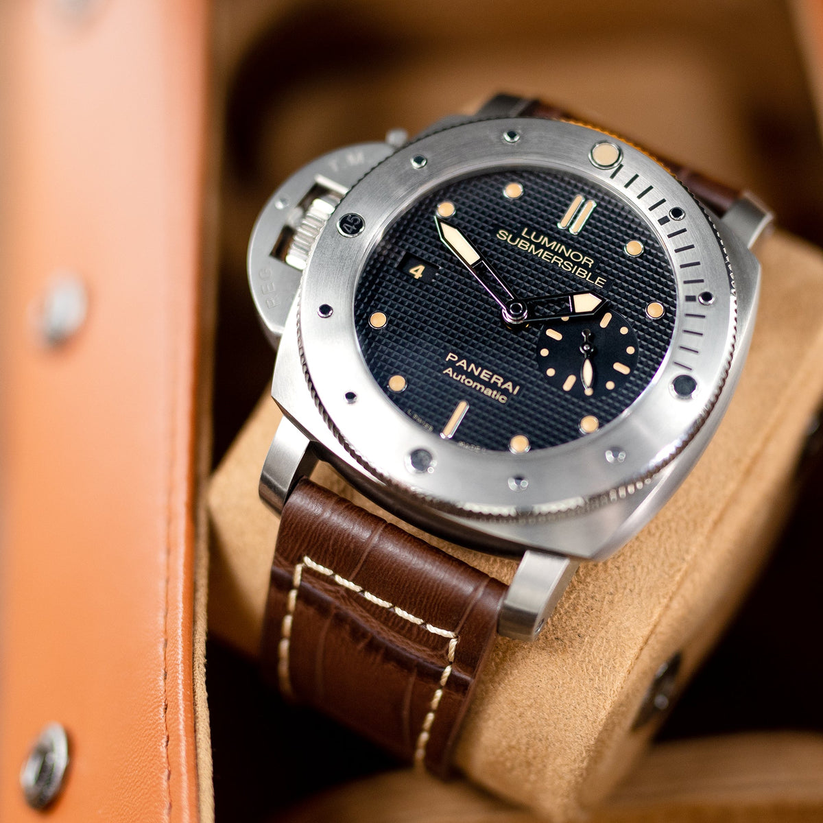 Panerai Luminor Submersible 1950 Left-Handed 3 Days Automatic PAM569 Strapcode watch bands