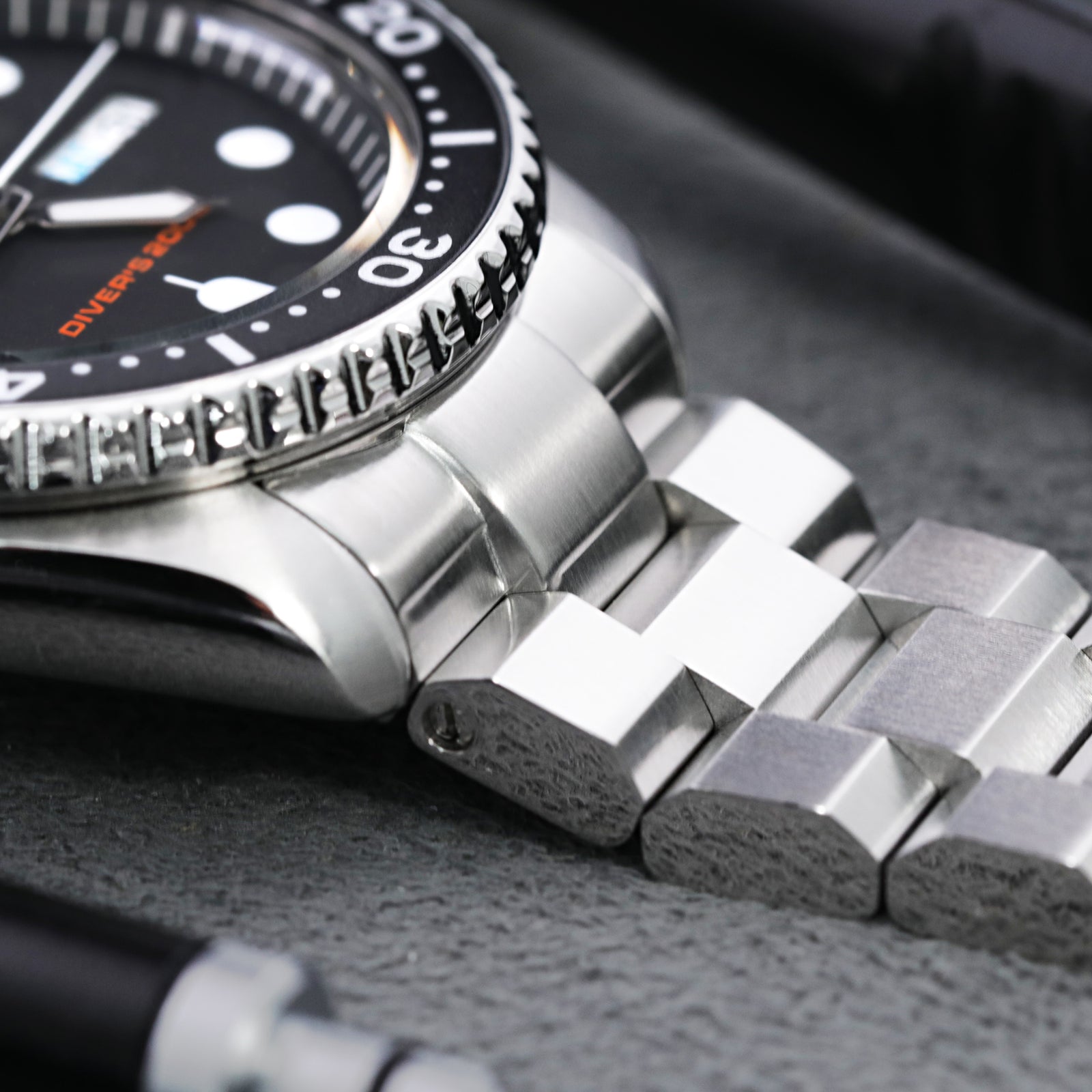 Seiko SKX007 Diver's 200m Automatic Watch Strapcode Watch Bands