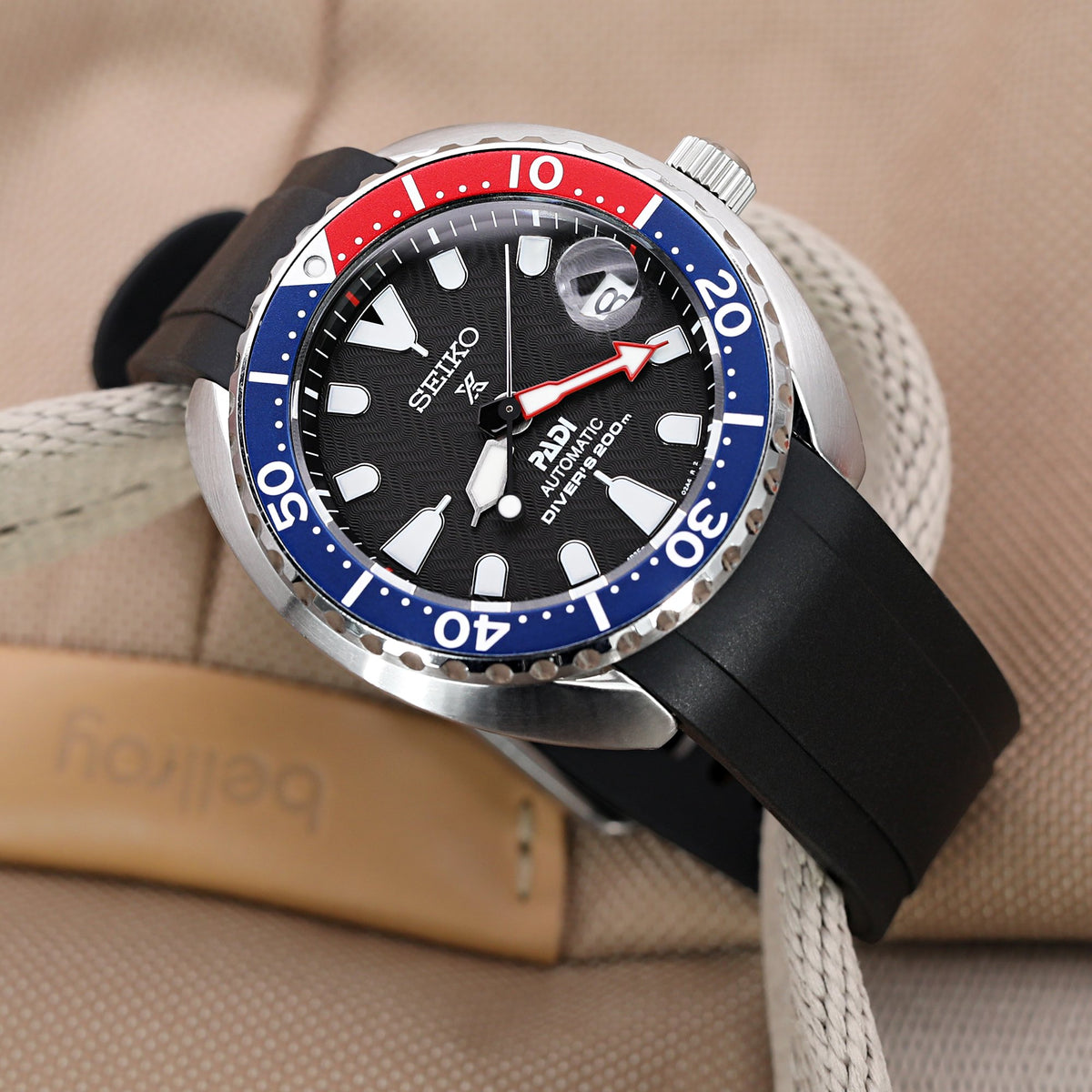 Seiko Mini-Turtle Prospex Automatic Dive Watch SPRC41K1 (PADI Edition) Pepsi Bezel Strapcode Watch Bands