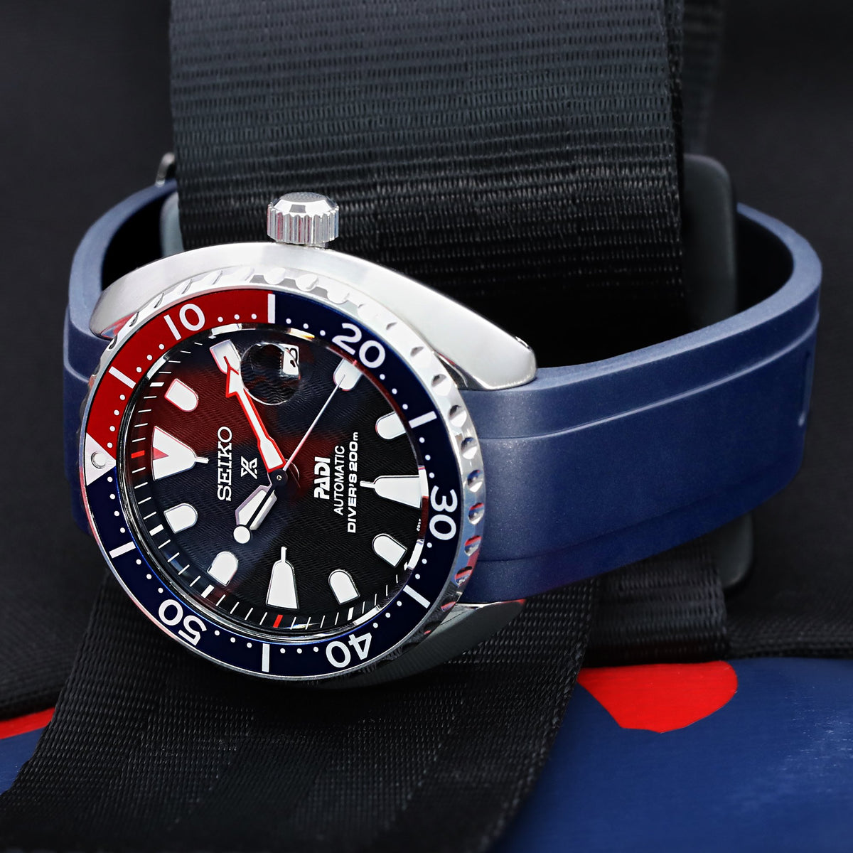 Seiko Mini-Turtle Prospex Automatic Dive Watch SPRC41K1 (PADI Edition) Pepsi Bezel Strapcode Watch Bands